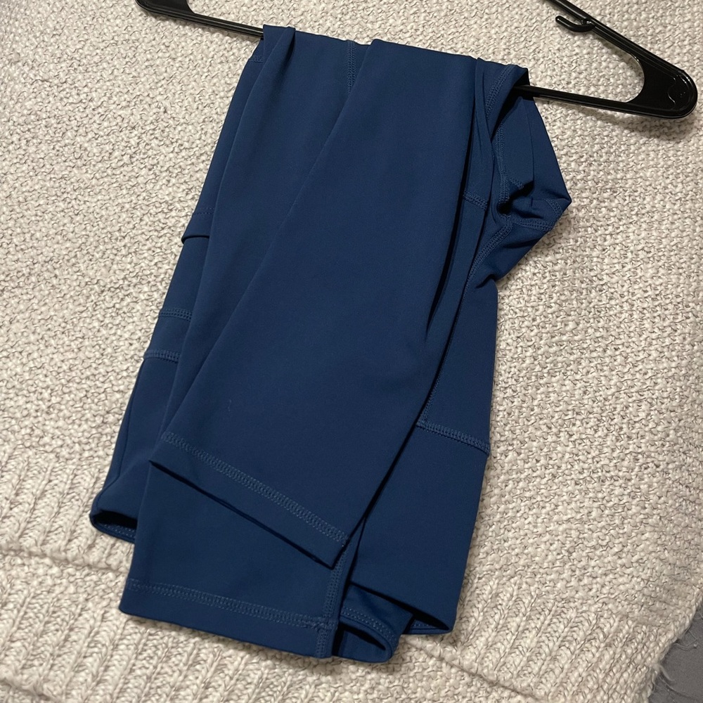 Navy Pocket Light n Tight Hi-Rise Capri 20" size 6-8
